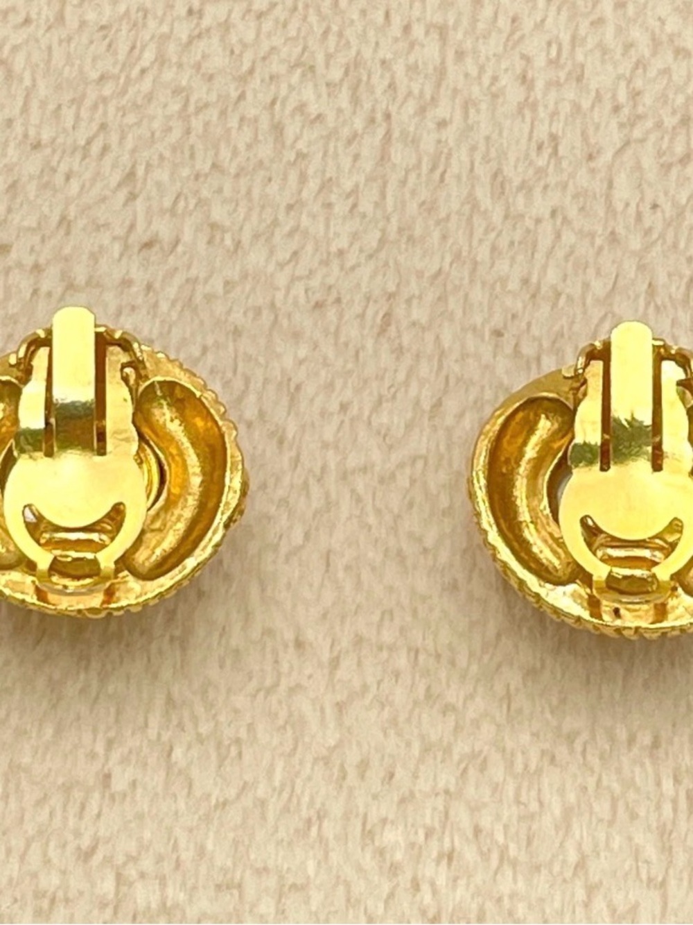 CHANEL Gold & CoCo Pearl Round GP Clip-On Earrings W/Chanel Box -EUC - Picture 9 of 15